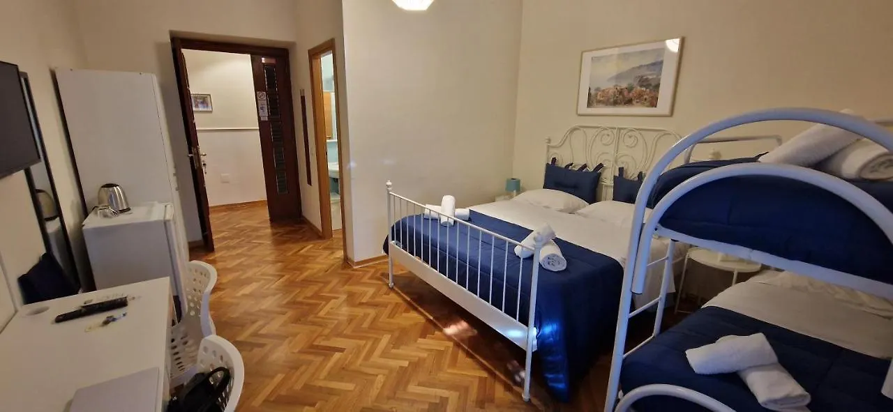 ** Guest house Napol-In Hotel Naples Italy